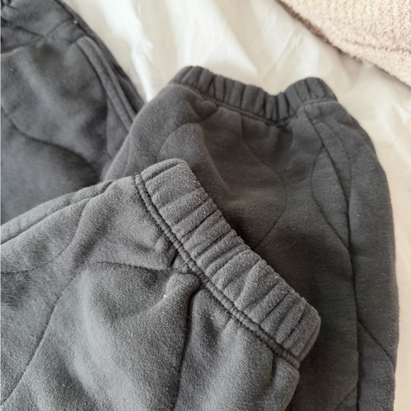 Abercrombie Quilted Charcoal Gray Jogger Bottoms - Picture 5 of 5